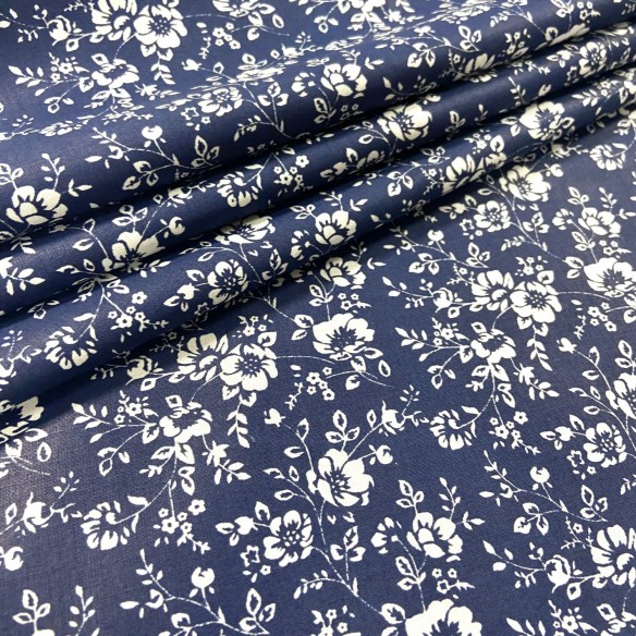 Baumwollstoff - Blumen und Zweige auf marineblauem Hintergrund
