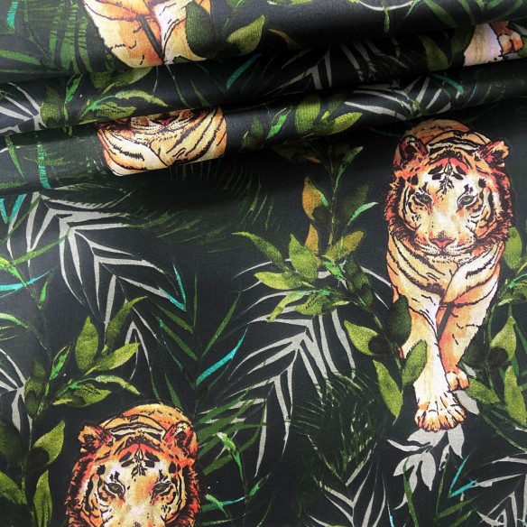 Baumwollstoff - Tiger und Blätter auf schwarzem Hintergrund