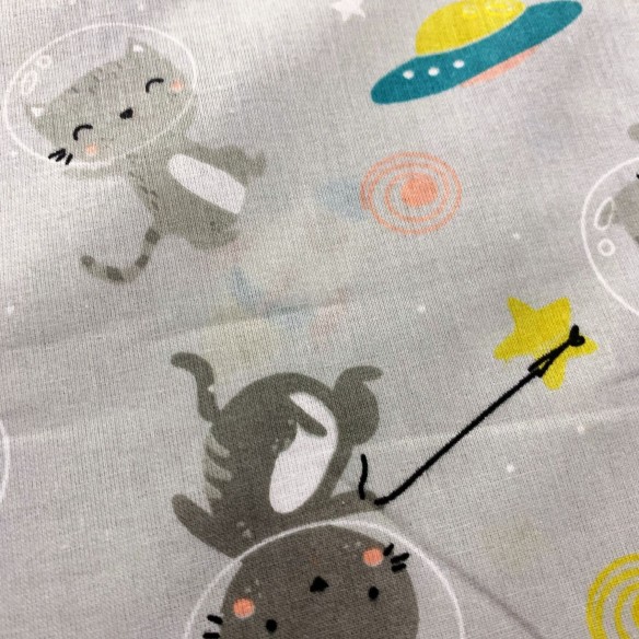 Baumwollstoff - Katzen im Weltraum auf grauem Hintergrund