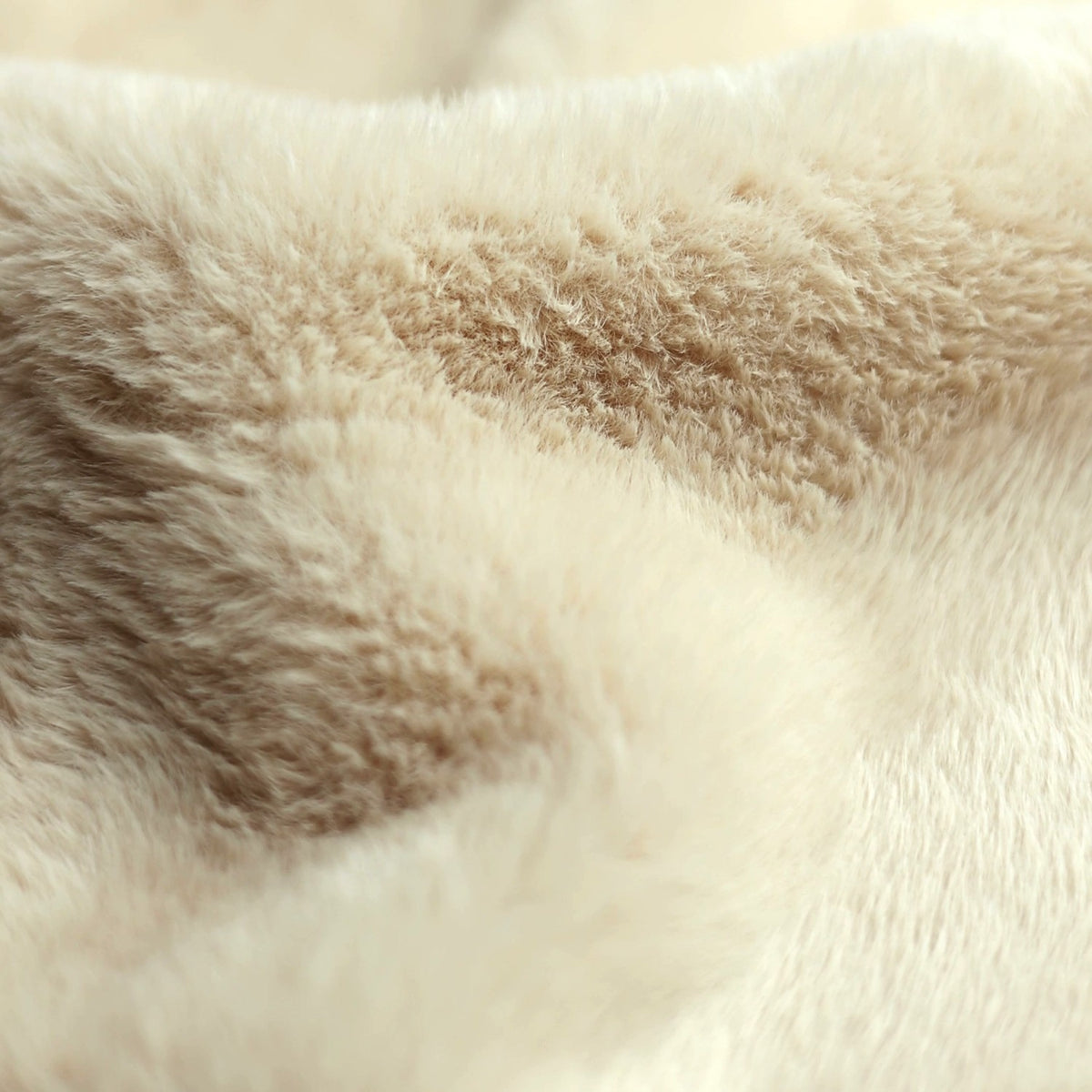 Weicher gestrickter Kunstfellstoff CORTO - Beige