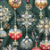 Baumwollstoff - Weihnachtliche dekorative grüne Kugeln