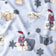 Baumwollstoff - Weihnachtswichtel mit Geschenken und Brief auf Grau